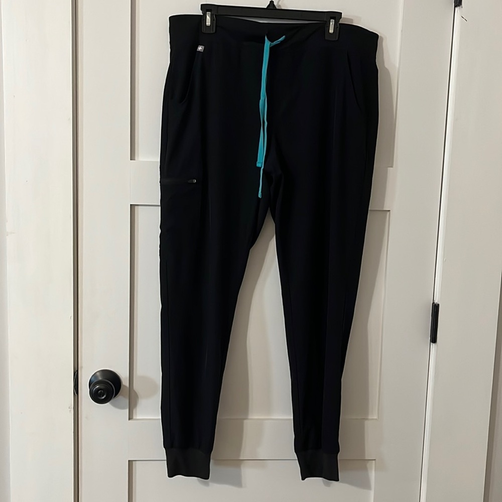 FIGS Joggers Scrub Pants - Size L